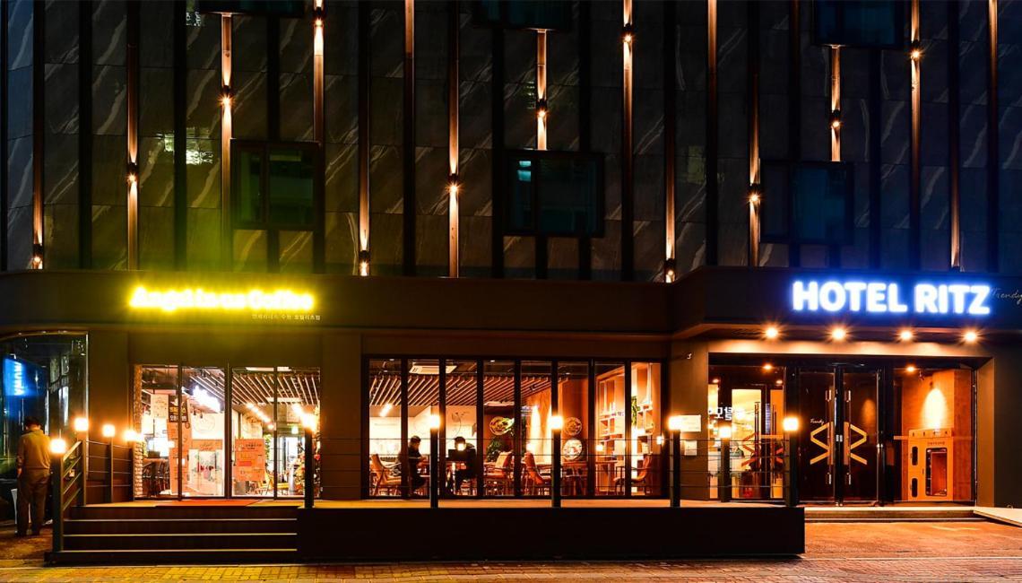 Hotel Ritz Suwon Extérieur photo